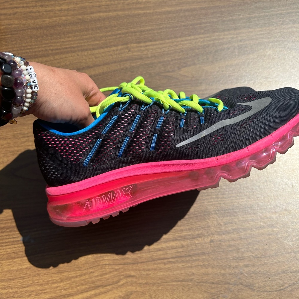 Nike Air Max youth size 7 (fits women’s 9)